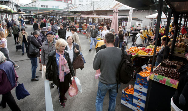 “То је ствар навика, а не сиромаштва”: Шта  о куповној моћи и култури говори то што трећину примања трошимо на храну